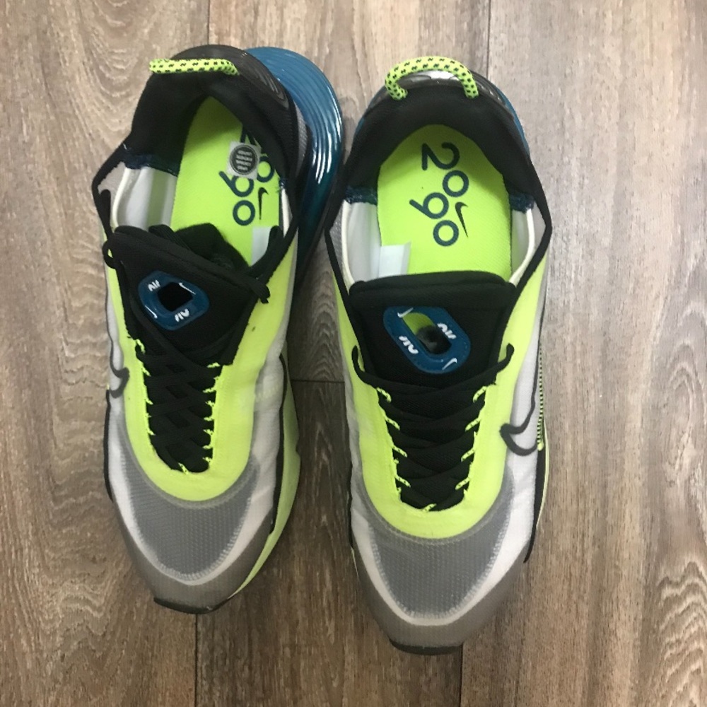 Mens used Nike sneakers size 11